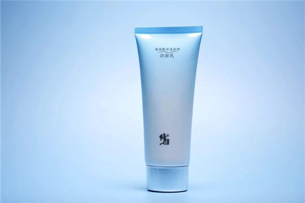 氨基酸洗面奶對(duì)油性皮膚有用嗎 氨基酸洗面奶對(duì)皮膚有沒(méi)有傷害 氨基酸洗面奶對(duì)油性皮膚有用嗎 氨基酸洗面奶對(duì)皮膚有沒(méi)有傷害