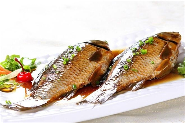 鯽魚有魚腥線嗎 鯽魚怎么去除土腥味 鯽魚有魚腥線嗎 鯽魚怎么去除土腥味