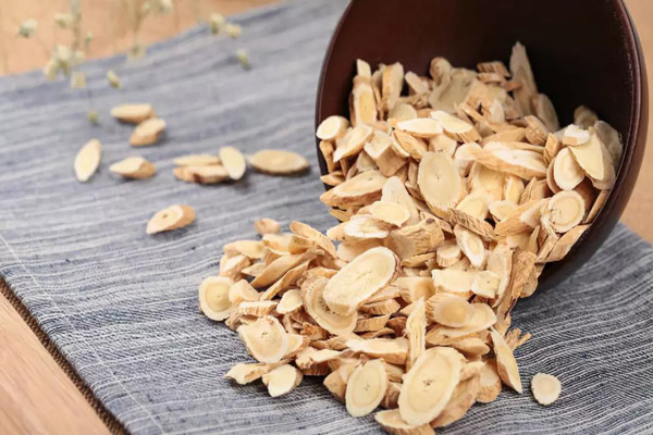 黃芪是熱性的嗎 黃芪會上火嗎 黃芪是熱性的嗎 黃芪會上火嗎