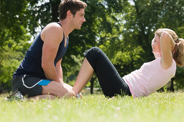 做仰臥起坐什么時間做最好 做仰臥起坐會傷到腰嗎