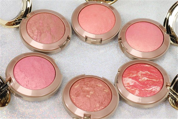 腮紅打重了怎補救 腮紅打多少合適 腮紅打重了怎補救 腮紅打多少合適