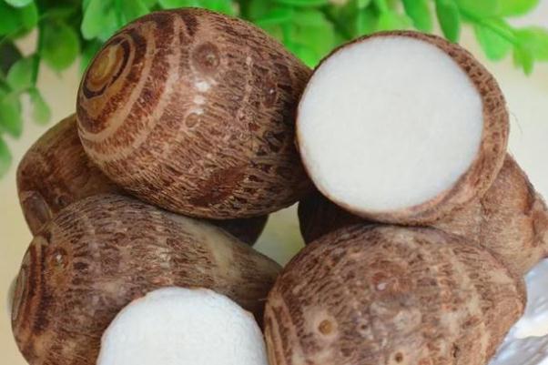 芋頭的功效與作用禁忌 芋頭怎么吃最簡單做法 芋頭的功效與作用禁忌 芋頭怎么吃最簡單做法