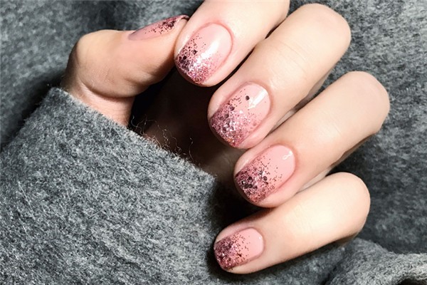 美甲底膠的作用是什么 美甲底膠涂幾層比較好 美甲底膠的作用是什么 美甲底膠涂幾層比較好