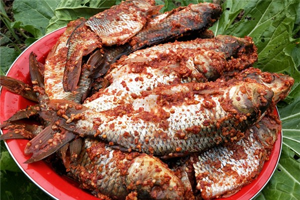 腌魚的時候發(fā)粘正常嗎 腌魚有點臭味怎么辦 腌魚的時候發(fā)粘正常嗎 腌魚有點臭味怎么辦