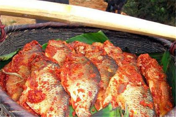 腌魚的時候發(fā)粘正常嗎 腌魚有點臭味怎么辦 腌魚的時候發(fā)粘正常嗎 腌魚有點臭味怎么辦