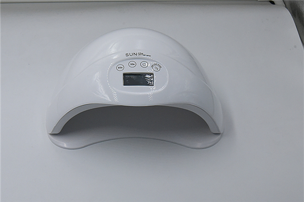 美甲燈多少瓦比較好 美甲燈瓦數(shù)越大越好嗎 美甲燈多少瓦比較好 美甲燈瓦數(shù)越大越好嗎