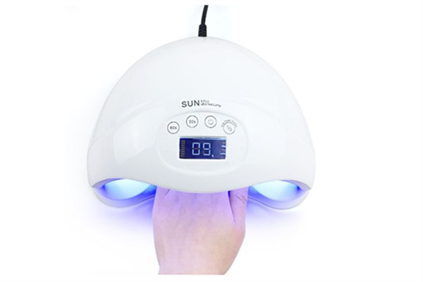 美甲燈照不干怎么回事 美甲燈一般照多久 美甲燈照不干怎么回事 美甲燈一般照多久
