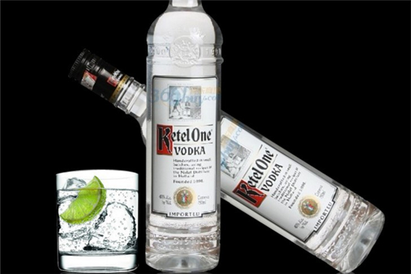 伏特加屬于烈酒嗎 伏特加是用什么叫釀造的 伏特加屬于烈酒嗎 伏特加是用什么叫釀造的