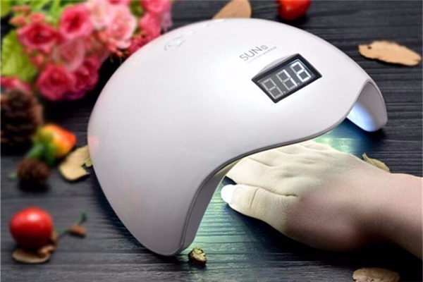 美甲燈會傷眼睛嗎 美甲燈對人體有傷害嗎 美甲燈會傷眼睛嗎 美甲燈對人體有傷害嗎