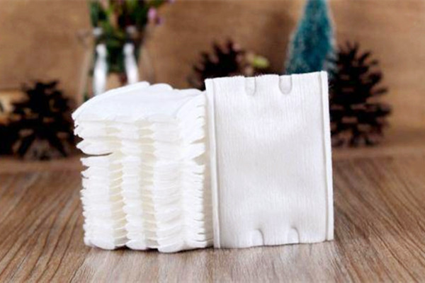 化妝棉用薄的好還是厚的好 化妝棉的厚薄有什么區(qū)別 化妝棉用薄的好還是厚的好 化妝棉的厚薄有什么區(qū)別