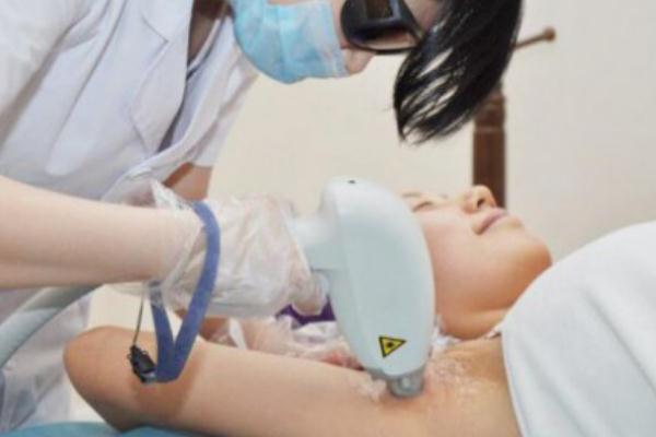 冰點(diǎn)脫毛隔十天能做么 冰點(diǎn)脫毛對身體有沒有傷害 冰點(diǎn)脫毛隔十天能做么 冰點(diǎn)脫毛對身體有沒有傷害