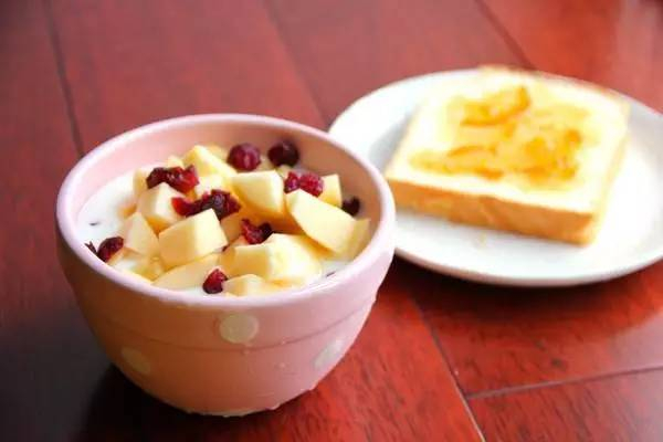 酸奶水乳分離是壞了嗎 酸奶一般喝多少合適 酸奶水乳分離是壞了嗎 酸奶一般喝多少合適