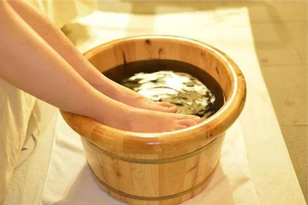 熱水泡腳可以排毒嗎 熱水泡腳可以去腳氣嗎 熱水泡腳可以排毒嗎 熱水泡腳可以去腳氣嗎