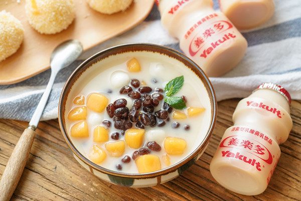 養(yǎng)樂多的主要成分 養(yǎng)樂多有沉淀物還能喝嗎 養(yǎng)樂多的主要成分 養(yǎng)樂多有沉淀物還能喝嗎