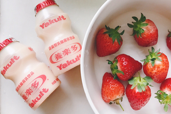 養(yǎng)樂多的主要成分 養(yǎng)樂多有沉淀物還能喝嗎 養(yǎng)樂多的主要成分 養(yǎng)樂多有沉淀物還能喝嗎