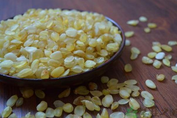 皂角米的顏色是白的好還是黃的好 買皂角米怎么選擇是好的 皂角米的顏色是白的好還是黃的好 買皂角米怎么選擇是好的