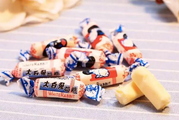大白兔奶糖對身體的危害 為什么現(xiàn)在的大白兔奶糖變硬了不甜了 大白兔奶糖對身體的危害 為什么現(xiàn)在的大白兔奶糖變硬了不甜了