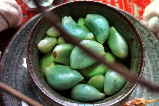 臘八蒜是哪里的特產(chǎn) 臘八蒜是放在冷的地方還是熱的地方 臘八蒜是哪里的特產(chǎn) 臘八蒜是放在冷的地方還是熱的地方