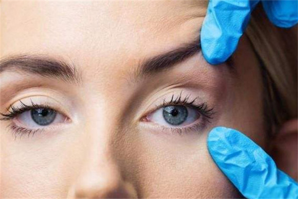 眼部皮膚松弛怎么處理 眼部皮膚松弛是什么原因造成的 眼部皮膚松弛怎么處理 眼部皮膚松弛是什么原因造成的