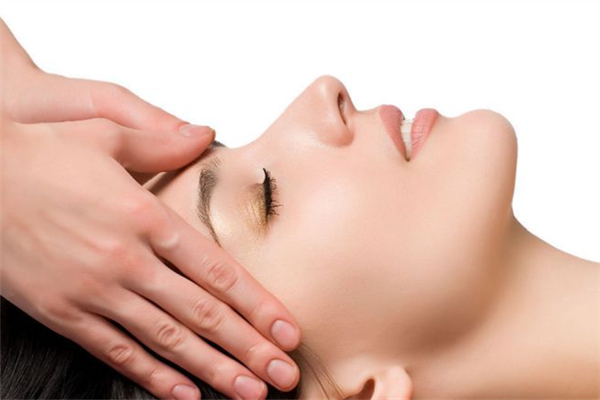 眼睛哭腫了第二天怎么快速消腫 眼睛哭腫了用熱敷還是冷敷 眼睛哭腫了第二天怎么快速消腫 眼睛哭腫了用熱敷還是冷敷