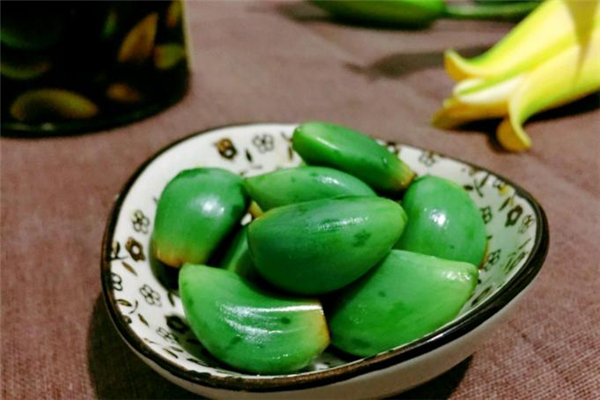 臘八蒜用老蒜還是新蒜 臘八蒜用什么醋比較好 臘八蒜用老蒜還是新蒜 臘八蒜用什么醋比較好