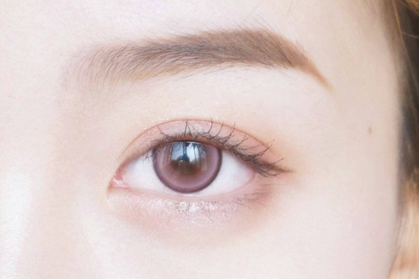 美瞳會(huì)讓眼睛看起來(lái)變大嗎 美瞳會(huì)不會(huì)滑到眼球后面