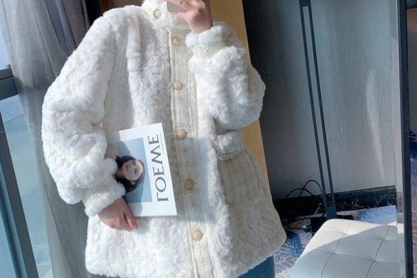 羊羔毛外套有折痕怎么辦 羊羔毛的衣服可以熨燙嗎 羊羔毛外套有折痕怎么辦 羊羔毛的衣服可以熨燙嗎