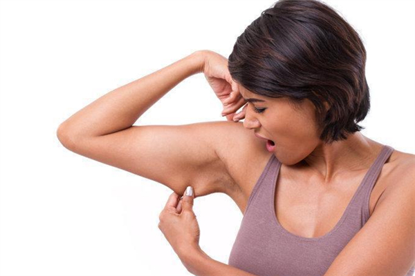 拜拜肉會影響肩寬嗎 拜拜肉有什么危害 拜拜肉會影響肩寬嗎 拜拜肉有什么危害