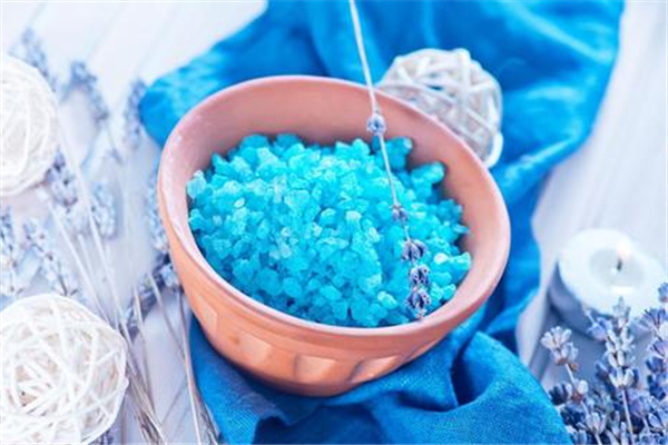 沐浴鹽適合什么季節(jié)用 沐浴鹽用完要洗掉嗎 沐浴鹽適合什么季節(jié)用 沐浴鹽用完要洗掉嗎