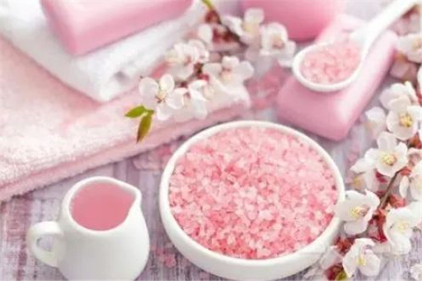 浴鹽的功效和作用 浴鹽有美白的效果嗎 浴鹽的功效和作用 浴鹽有美白的效果嗎
