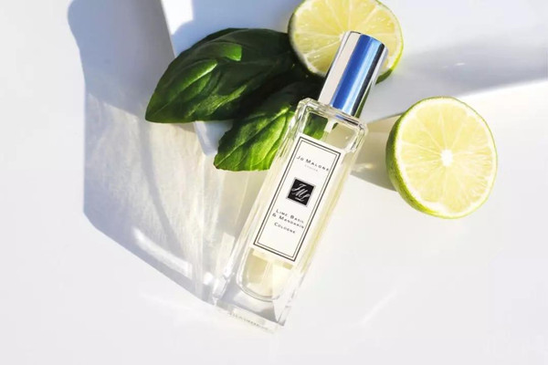 香水的前中后調(diào)是什么意思 香水的前中后調(diào)一般時(shí)間是多久 香水的前中后調(diào)是什么意思 香水的前中后調(diào)一般時(shí)間是多久