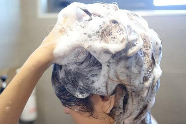 淘米水洗頭發(fā)好不好 淘米水洗頭發(fā)能防止脫發(fā)嗎 淘米水洗頭發(fā)好不好 淘米水洗頭發(fā)能防止脫發(fā)嗎