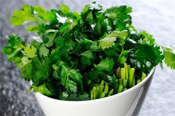 香菜有殺精子的作用嗎 香菜對(duì)男性功能有影響嗎 香菜有殺精子的作用嗎 香菜對(duì)男性功能有影響嗎