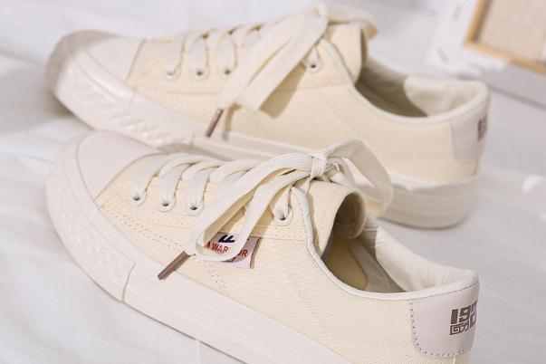 回力帆布鞋會(huì)越穿越大嗎 回力帆布鞋會(huì)腳臭嗎 回力帆布鞋會(huì)越穿越大嗎 回力帆布鞋會(huì)腳臭嗎