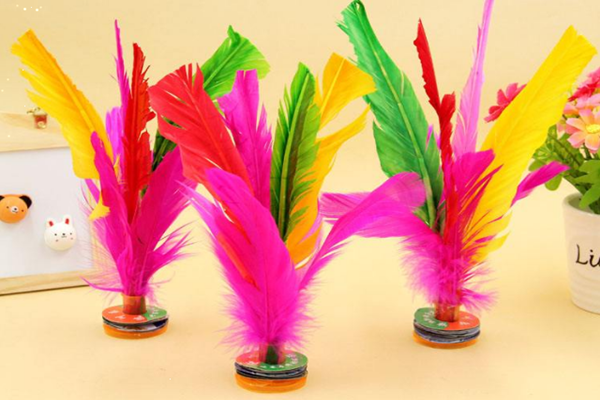 踢毽子有什么好處 踢毽子會(huì)損傷膝蓋嗎 踢毽子有什么好處 踢毽子會(huì)損傷膝蓋嗎