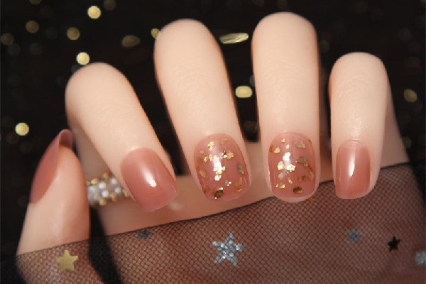 光療甲是先上光療膠還是底膠 光療甲的步驟操作方法 光療甲是先上光療膠還是底膠 光療甲的步驟操作方法