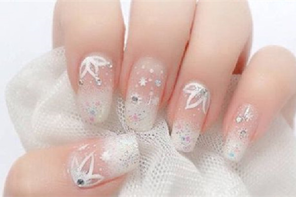 水晶甲是什么樣的 水晶甲是延長甲嗎 水晶甲是什么樣的 水晶甲是延長甲嗎