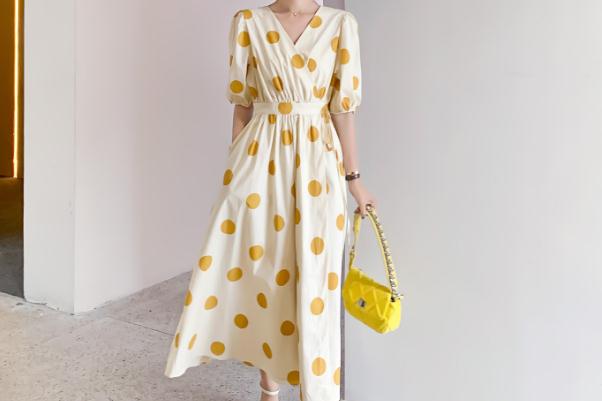 連衣裙可以配短款外套嗎 連衣裙可以配馬丁靴嗎 連衣裙可以配短款外套嗎 連衣裙可以配馬丁靴嗎