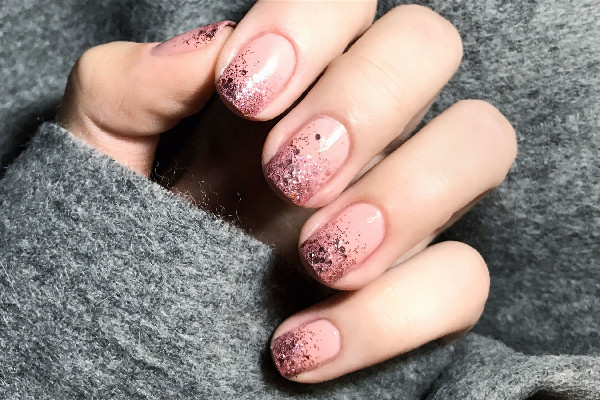 光療膠和加固膠一樣嗎 光療膠烤不干什么原因 光療膠和加固膠一樣嗎 光療膠烤不干什么原因