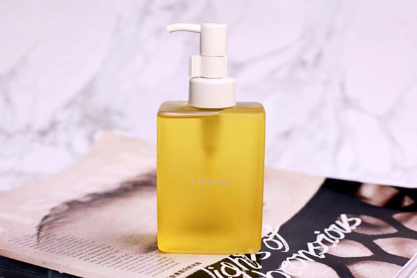 卸妝油能不能卸指甲油 卸妝油能不能卸眼妝 卸妝油能不能卸指甲油 卸妝油能不能卸眼妝