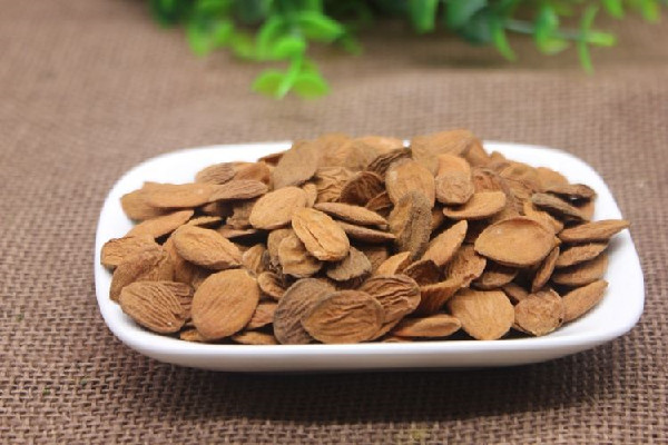 桃仁可以泡水喝嗎 桃仁泡水喝方法 桃仁可以泡水喝嗎 桃仁泡水喝方法