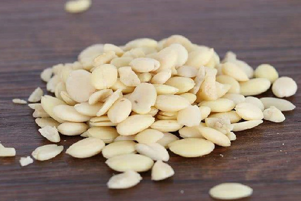 桃仁可以泡水喝嗎 桃仁泡水喝方法 桃仁可以泡水喝嗎 桃仁泡水喝方法