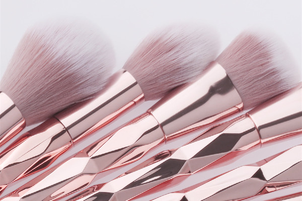 化妝刷多少支夠用 化妝刷買(mǎi)一套好還是單個(gè)分開(kāi)