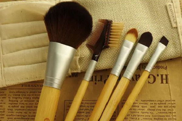 化妝刷可以用吹風機吹干嗎 化妝刷要晾曬多久 化妝刷可以用吹風機吹干嗎 化妝刷要晾曬多久