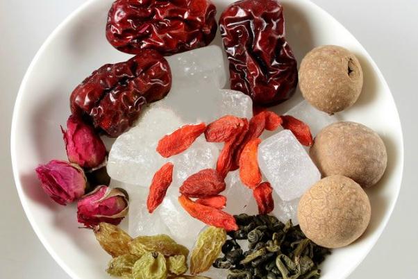 八寶茶和五寶茶哪個補腎壯陽好 八寶茶去火還是上火 八寶茶和五寶茶哪個補腎壯陽好 八寶茶去火還是上火