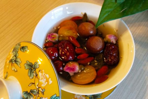 八寶茶和五寶茶哪個補腎壯陽好 八寶茶去火還是上火 八寶茶和五寶茶哪個補腎壯陽好 八寶茶去火還是上火