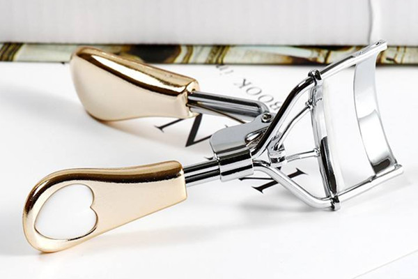 睫毛夾有什么作用 睫毛夾如何使用 睫毛夾有什么作用 睫毛夾如何使用