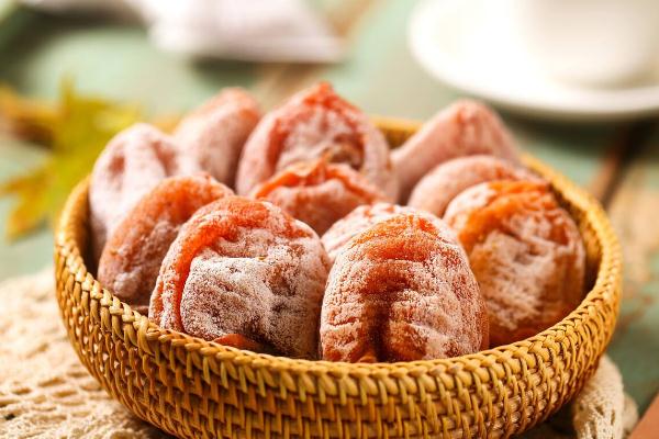 柿餅是不是發(fā)物 柿餅是直接吃還是洗洗再吃 柿餅是不是發(fā)物 柿餅是直接吃還是洗洗再吃