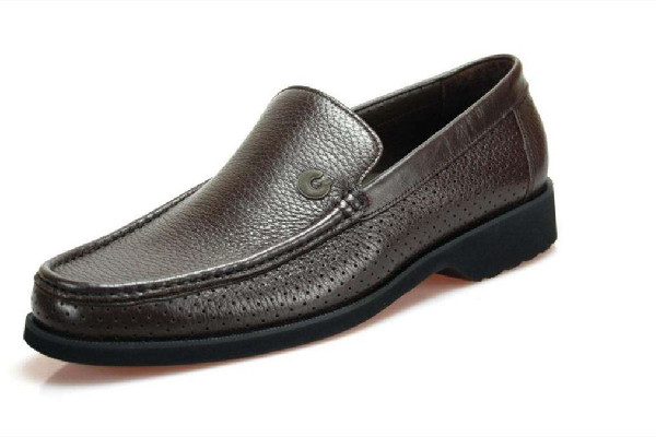 皮鞋會掉色是真皮嗎 皮鞋掉色怎么修復 皮鞋會掉色是真皮嗎 皮鞋掉色怎么修復