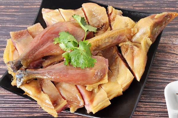 臘雞和風干雞的區(qū)別 臘雞有一點點霉能吃嗎 臘雞和風干雞的區(qū)別 臘雞有一點點霉能吃嗎